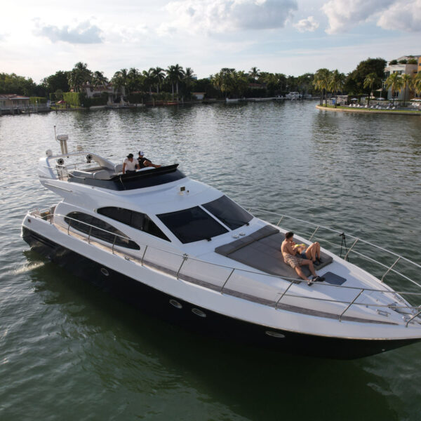 65 Ft. Azimut Flybridge