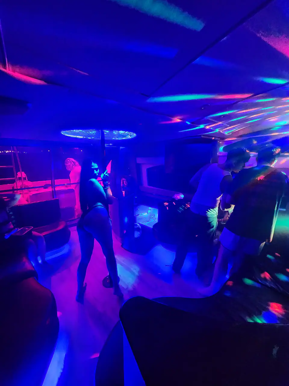 65 Ft. Azimut Flybridge - Image 4