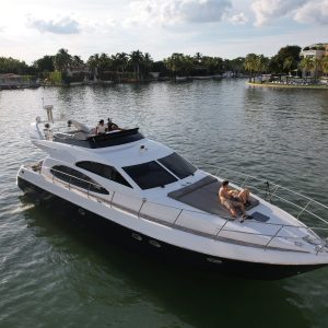 65 Ft. Azimut Flybridge