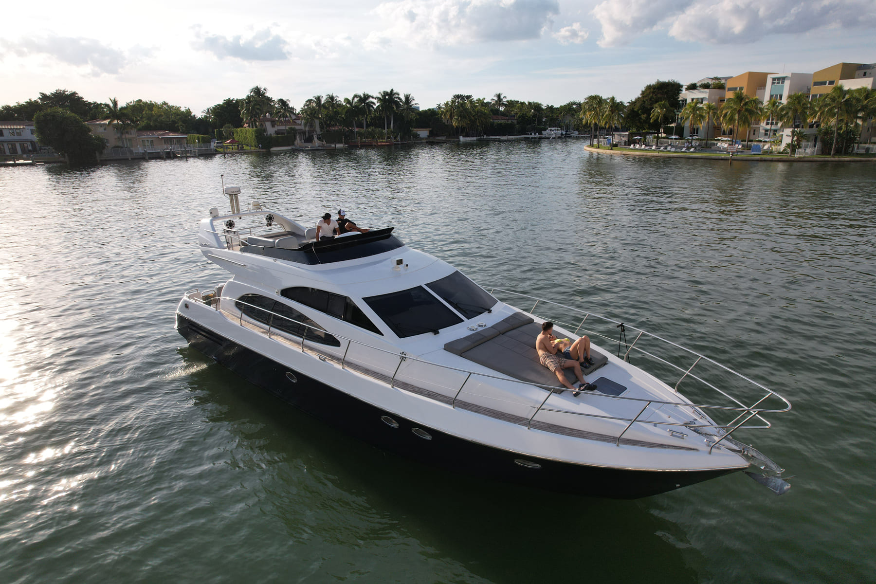 65 Ft. Azimut Flybridge